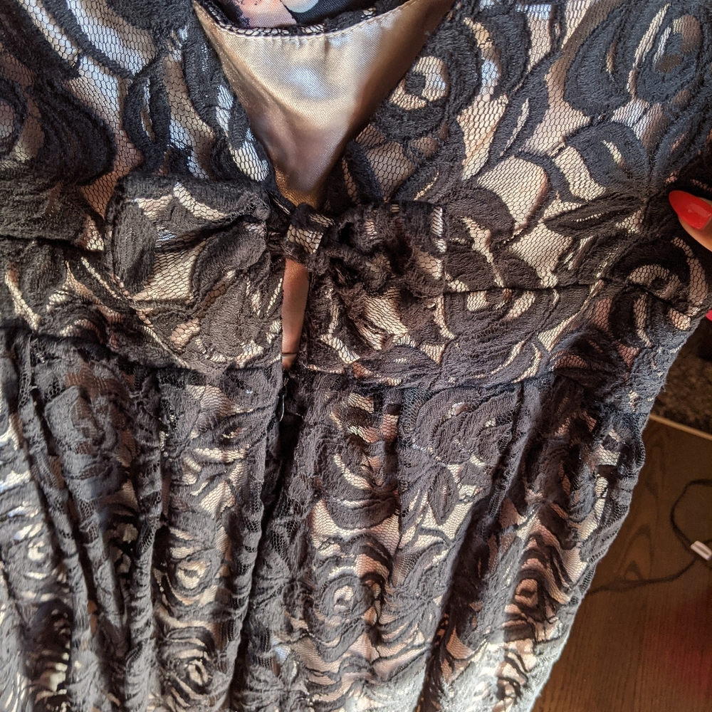 Dress - Picture 3 of 4